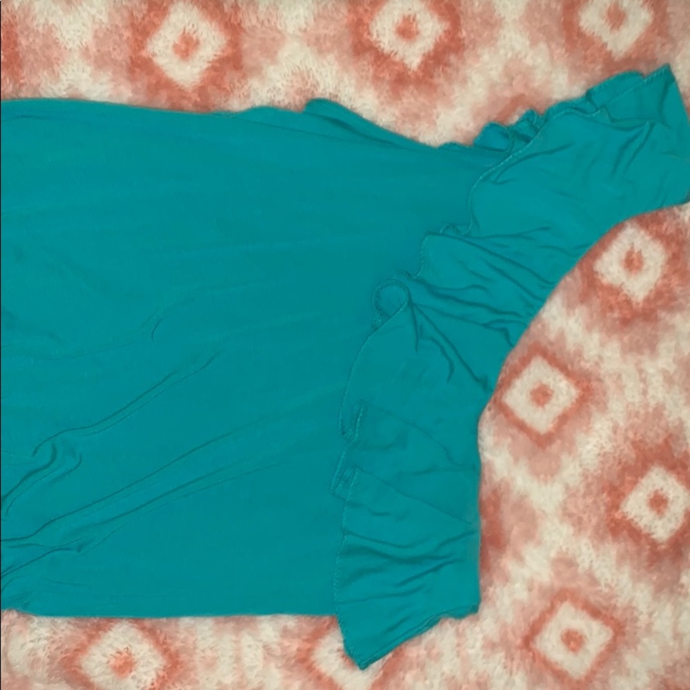 Off-shoulder short sleeve tee